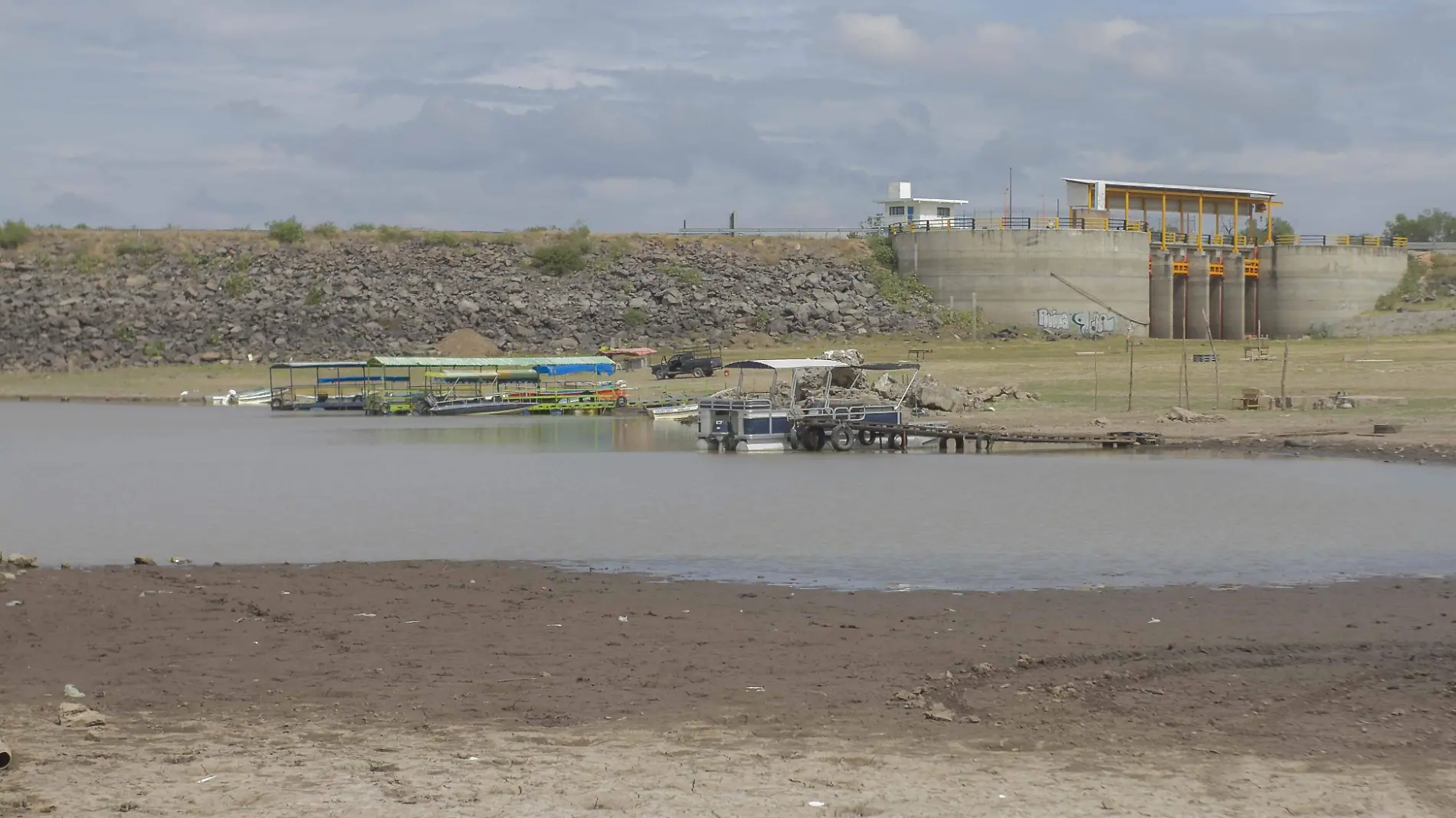 La falta de obra hidráulica para captación de agua genera que cada vez haya mayor necesidad